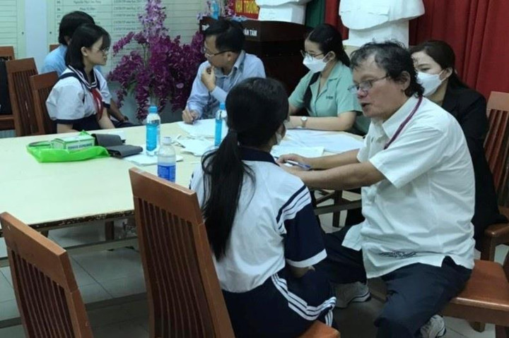 Nguyên nhân khiến hàng trăm học sinh ở TP.HCM sốt bất thường - 1