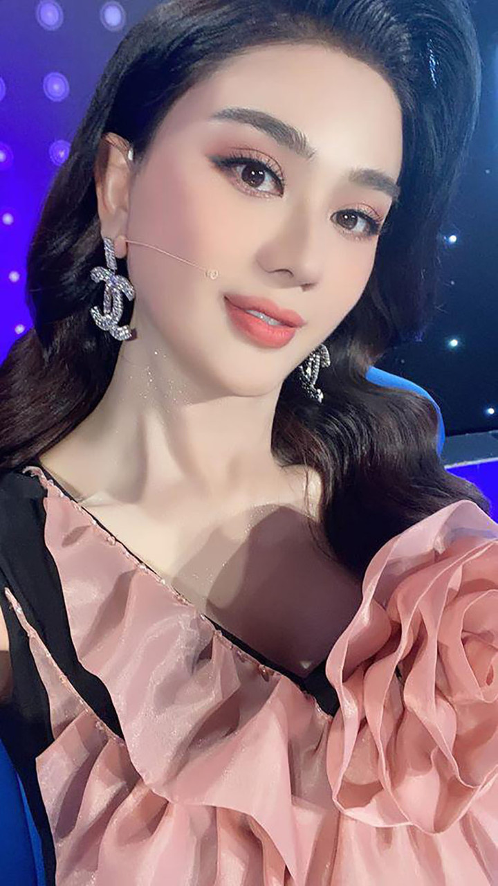 Mỹ nhân Việt gây thất vọng khi 'lộ' nhan sắc thật trên truyền hình - 12