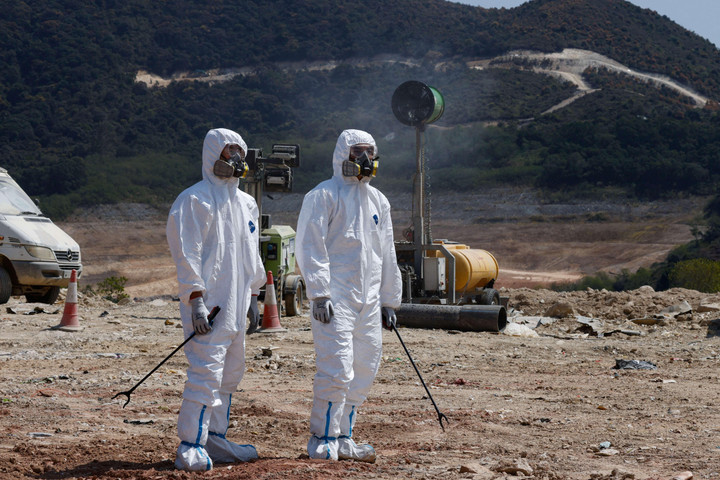 Cảnh sát đào bới bãi rác để tìm kiếm thi thể của người mẫu Hong Kong - 7