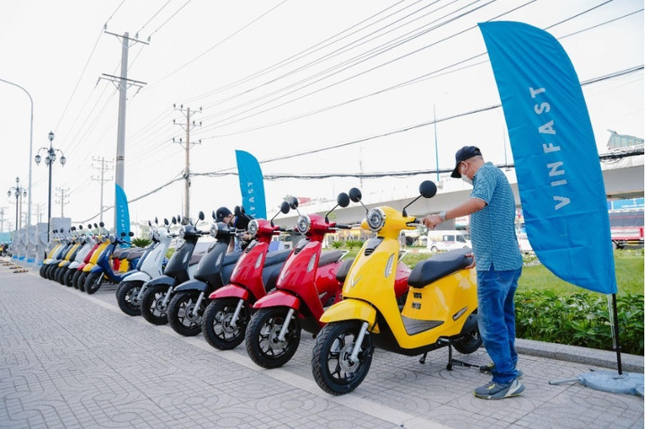 Nhà đầu tư đua nhau trở thành đại lý ủy quyền xe máy điện VinFast - 1