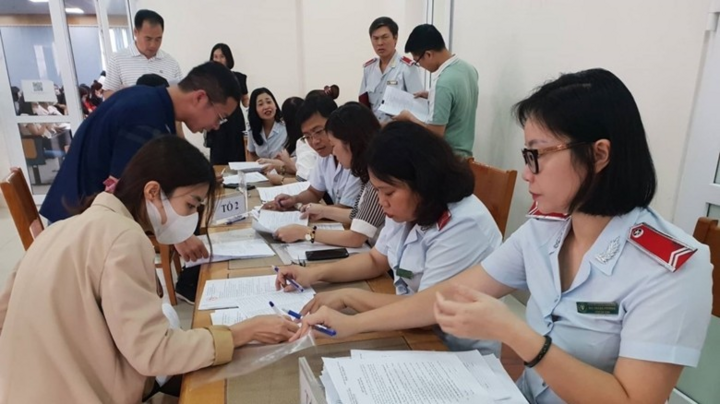 BHXH Việt Nam quyết liệt triển khai giải pháp giảm số tiền chậm đóng BHXH, BHYT, BHTN năm 2023. (Ảnh minh họa)