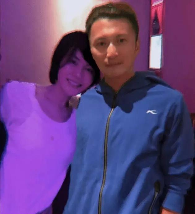 Vương Phi đăng ảnh Tạ Đình Phong - 2