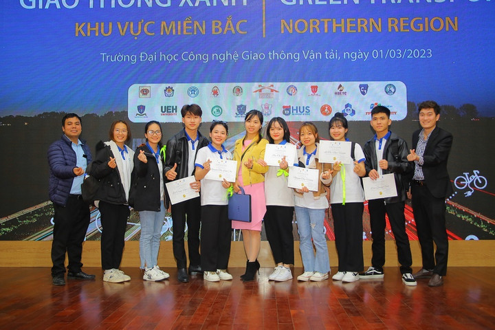 Sinh viên tham gia cuộc thi tranh biện Giao thông xanh - 1