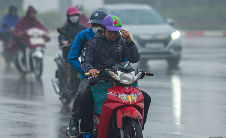 Bắc Bộ mưa phùn, Đông Nam Bộ nắng nóng diện rộng dịp 8/3 - 1