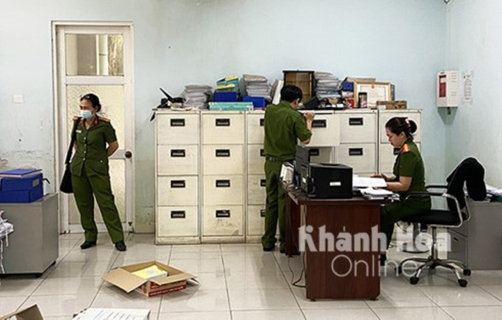 Bắt giữ đăng kiểm viên Trung tâm Đăng kiểm xe cơ giới Khánh Hòa - 1