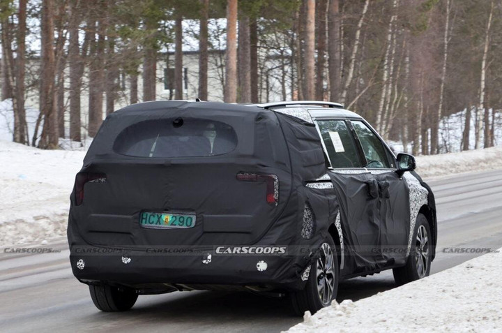 Kia Carnival 2024 lộ diện - 3