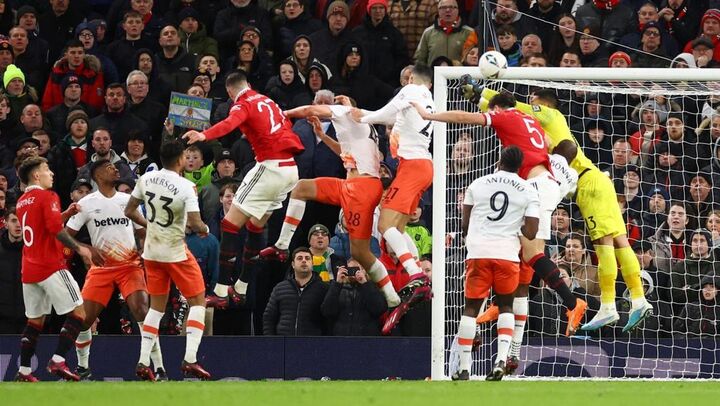 Ghi 2 bàn trong 5 phút, Man Utd vào tứ kết Cúp FA - 2