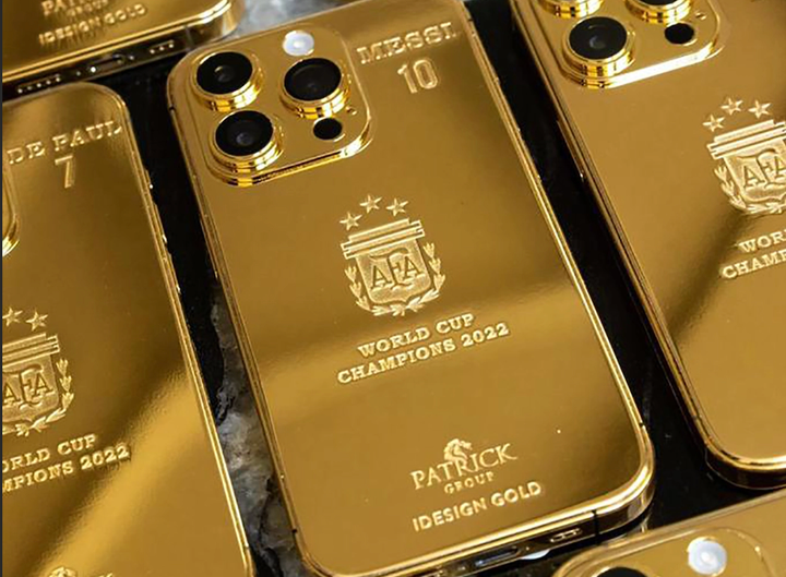 Messi chi 5 tỷ đồng mua iPhone mạ vàng tặng cả đội Argentina - 1