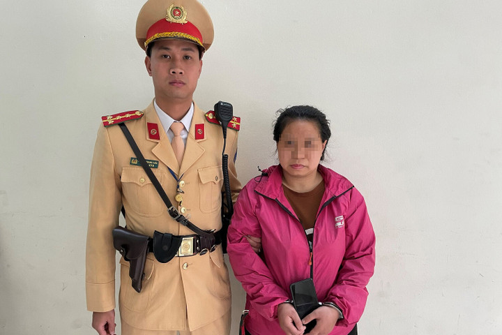 Vờ mượn điện thoại gọi người thân rồi cướp chạy trên phố Hà Nội - 2