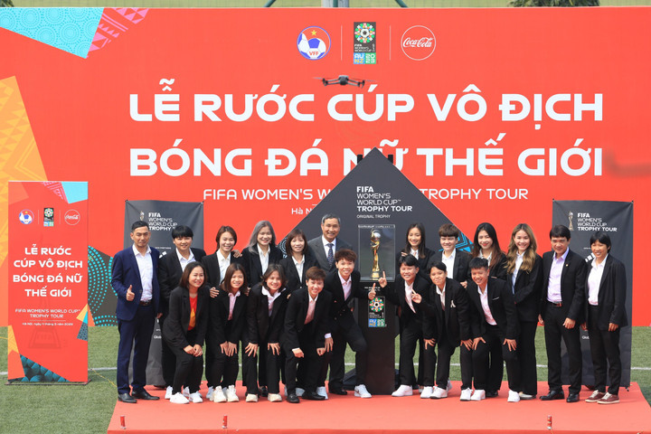 HLV Mai Đức Chung tiết lộ kỷ niệm đặc biệt với cúp vàng World Cup - 2