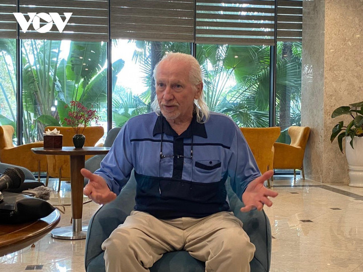 Cựu binh Mỹ Peter Mathews tới Hà Tĩnh cùng cuốn sổ tay của liệt sỹ Cao Văn Tuất - 1