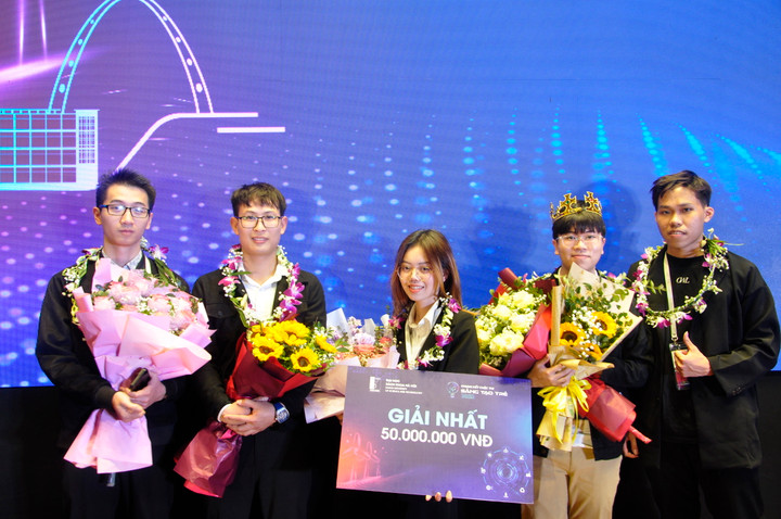 'Tàu tự hành thông minh' giành giải Nhất Sáng tạo trẻ Bách Khoa 2022 - 1