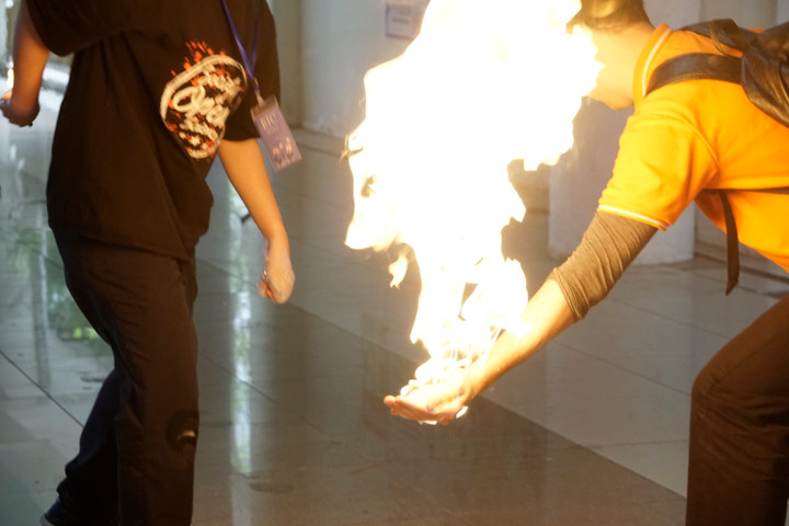 Hơn 3.000 học sinh, phụ huynh tham dự triển lãm khoa học ở trường Amsterdam - 3