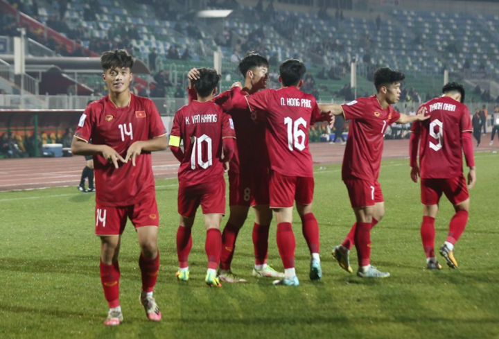 Xem lại siêu phẩm của Quốc Việt vào lưới U20 Qatar - 1