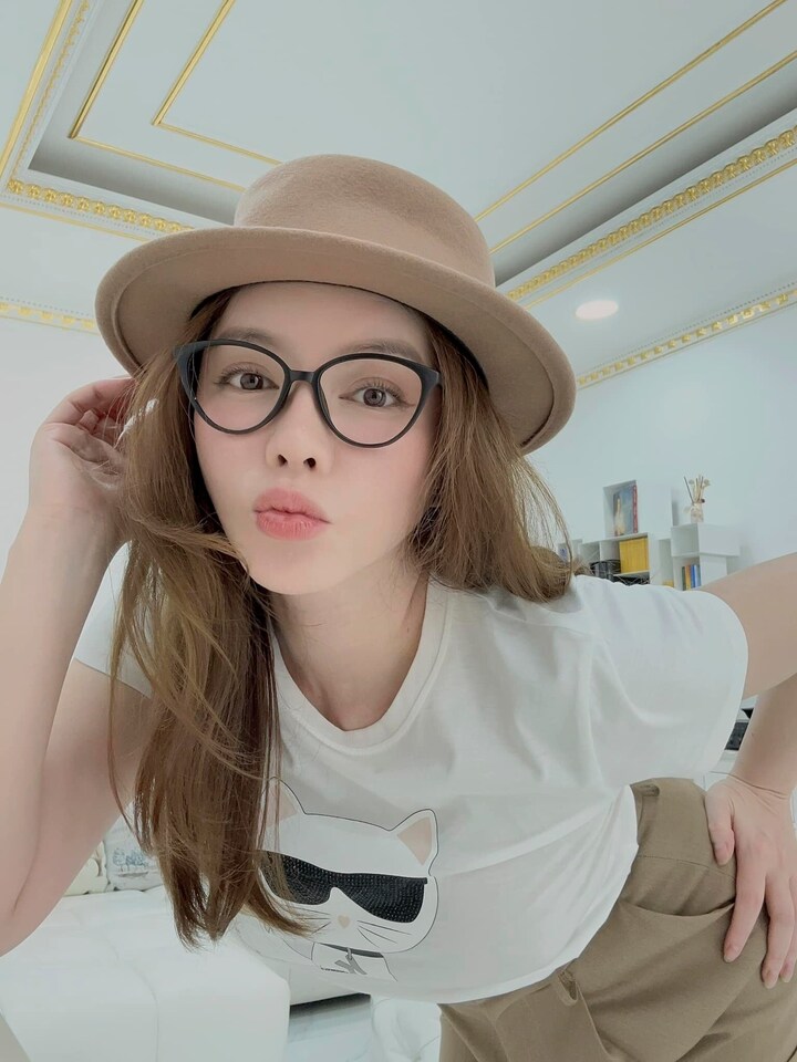 Sao Việt 6/3: Hoa hậu Hà Kiều Anh tự hào khoe 2 con xinh xắn, giỏi giang - 5