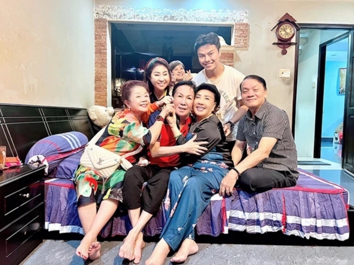 NSND Lệ Thuỷ, Hồng Vân xót xa trước sự ra đi của 'ông hoàng cải lương' Vũ Linh - 2