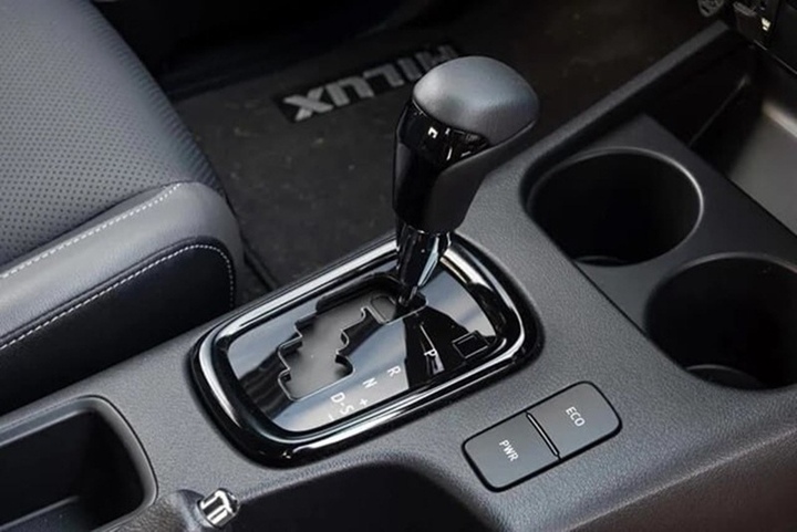Tính năng xe Toyota Hilux 2023 sắp về Việt Nam - 4