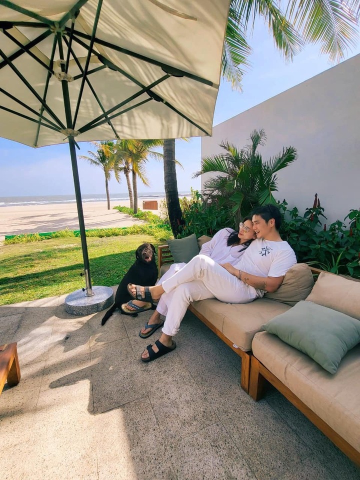 Sao Việt 7/3: Vợ NSND Công Lý chia sẻ 'hoa trong nghịch cảnh là hoa đẹp nhất' - 9