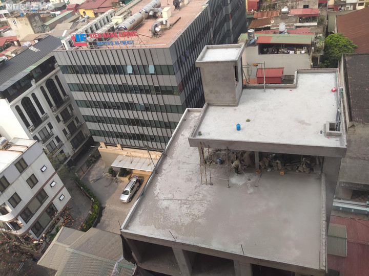 Hà Nội: Công trình không che chắn ngang nhiên xả bụi xi măng mù mịt - 2