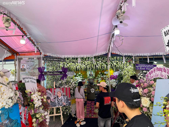 Vũ Luân, Bình Tinh thất thần trong đám tang cha nuôi - NSƯT Vũ Linh - 11