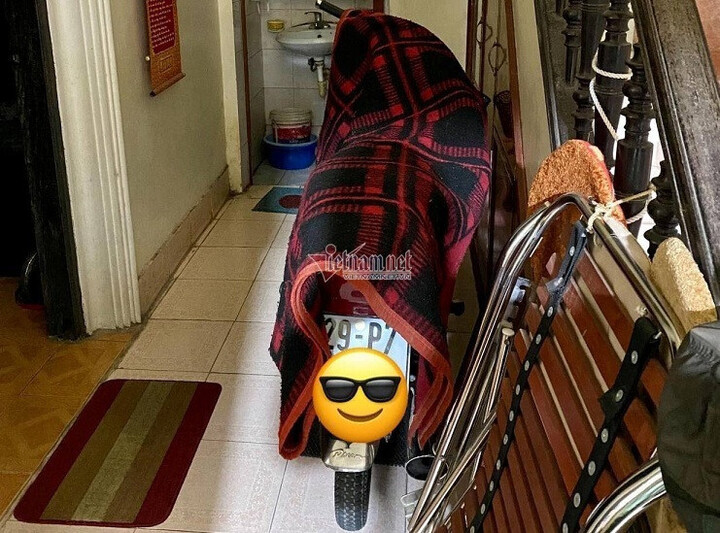 Xe máy 'cổ lỗ sĩ' cất kho, giá vẫn rao cả trăm triệu đồng - 2