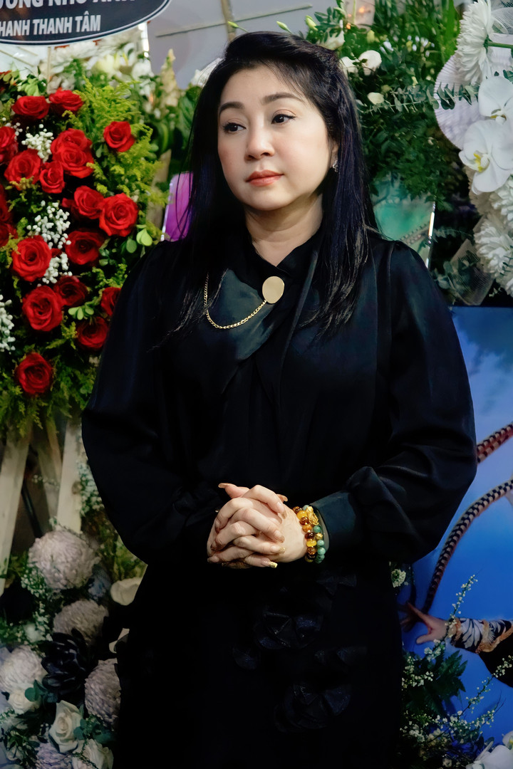 Quyền Linh, Thoại Mỹ nén xúc động đến tiễn biệt 'ông hoàng cải lương' Vũ Linh - 3