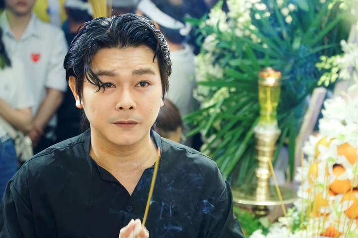 Quyền Linh, Thoại Mỹ nén xúc động đến tiễn biệt 'ông hoàng cải lương' Vũ Linh - 10