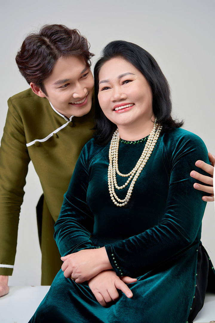 BTV Mai Ngọc, Huyền Lizzie xúc động nói về mẹ nhân ngày 8/3 - 2