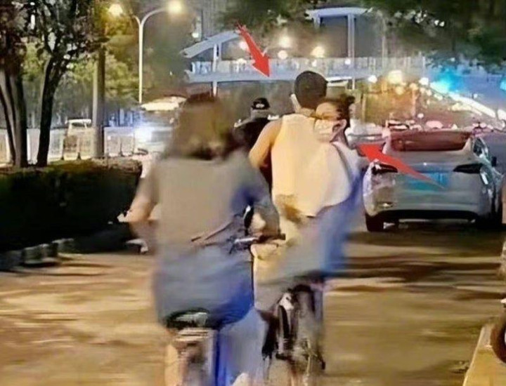 Siêu mẫu châu Á đầu tiên trình diễn cho Victoria's Secret công khai tình cảm - 2