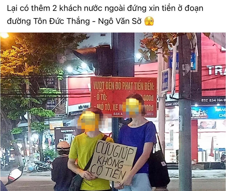 Hai người nước ngoài đứng trên đường phố Đà Nẵng xin 'cứu giúp' - 1
