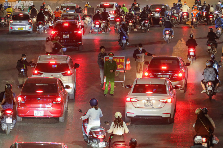 Tài xế bị phạt 7 triệu đồng sau khi uống rượu ở tiệc mừng ngày 8/3 - 1