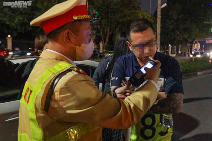 Tài xế bị phạt 7 triệu đồng sau khi uống rượu ở tiệc mừng ngày 8/3 - 12