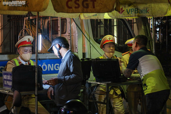 Tài xế bị phạt 7 triệu đồng sau khi uống rượu ở tiệc mừng ngày 8/3 - 5