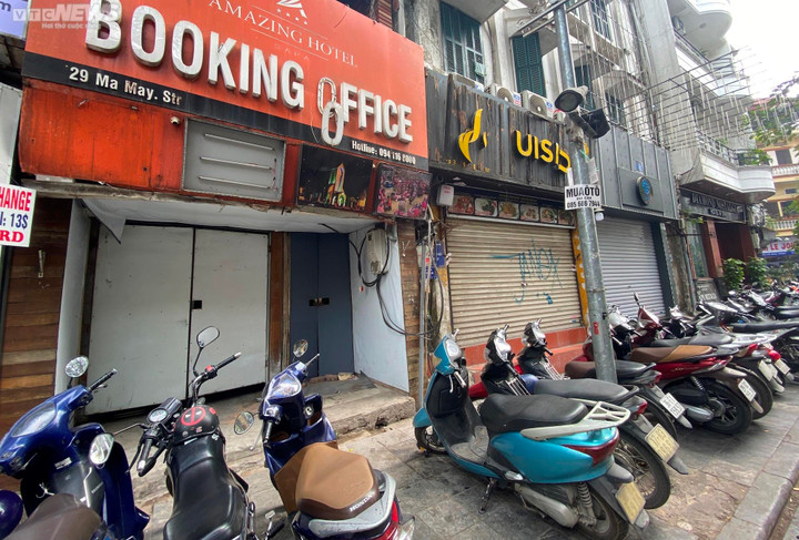 Vì sao mặt bằng kinh doanh trên phố 'vàng' Hà Nội ế ẩm hàng loạt? - 1