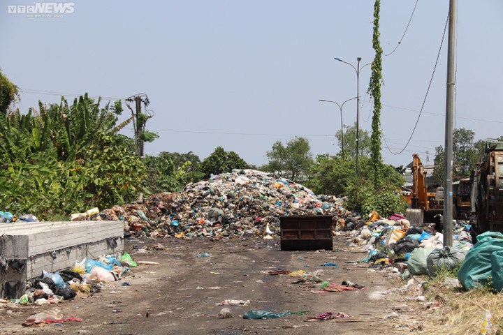 Cần Thơ: Bãi tập kết rác giữa khu dân cư bốc mùi hôi thối, dân treo biển bán nhà - 7
