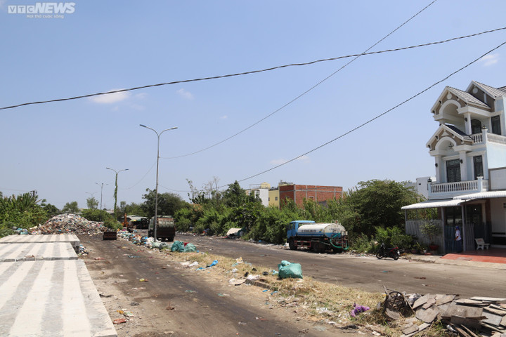 Cần Thơ: Bãi tập kết rác giữa khu dân cư bốc mùi hôi thối, dân treo biển bán nhà - 5