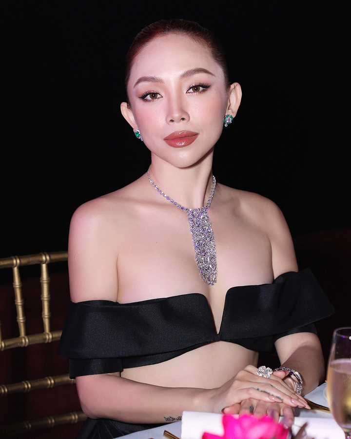 Tóc Tiên đeo trang sức gần 35 tỷ đồng tham dự sự kiện quốc tế - 5
