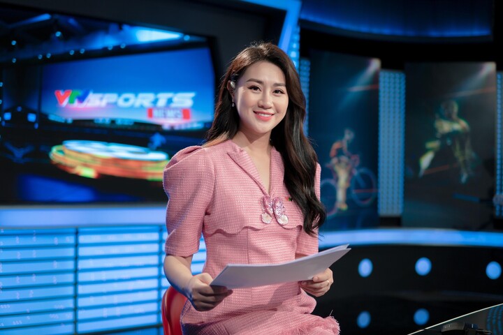 Nữ MC xinh đẹp của VTV bất ngờ lấn sân ca hát - 2