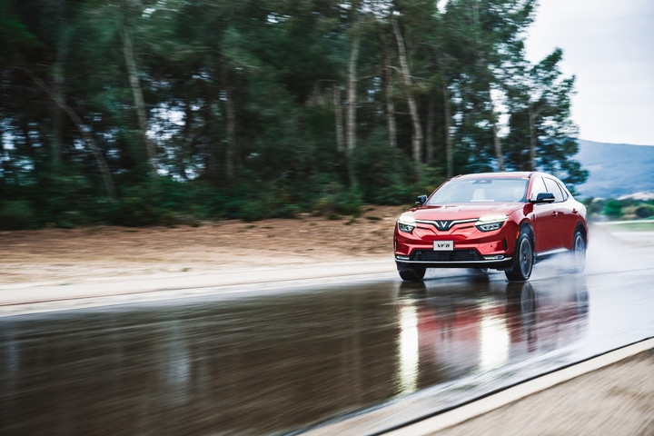 Xe điện tích hợp nhiều công nghệ là xu hướng của năm 2023 - 4