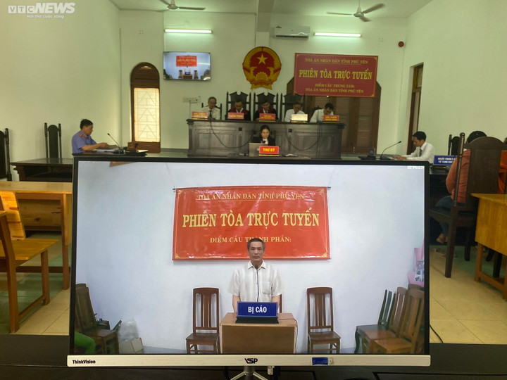 Phú Yên: Người đàn bà bán vé số bị chém gần chết vẫn xin giảm án cho chồng - 1