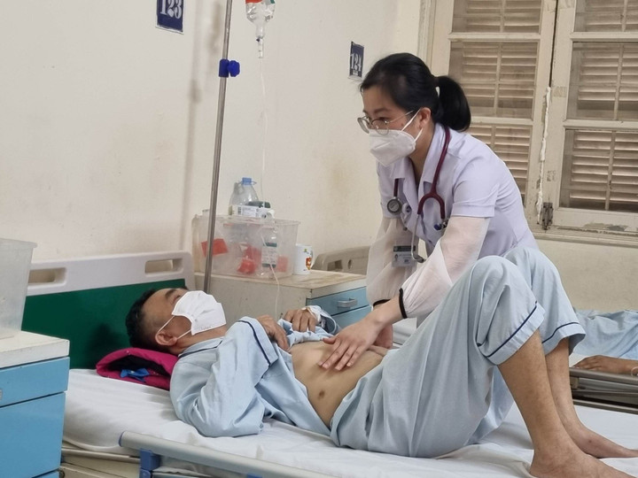 Ung thư phổi gia tăng ở phụ nữ, chuyên gia cảnh báo dấu hiệu cần đi khám sớm - 2