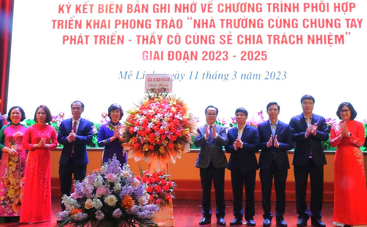 Hà Nội: Huyện Mê Linh và quận Long Biên ký hỗ trợ phát triển giáo dục đào tạo - 2