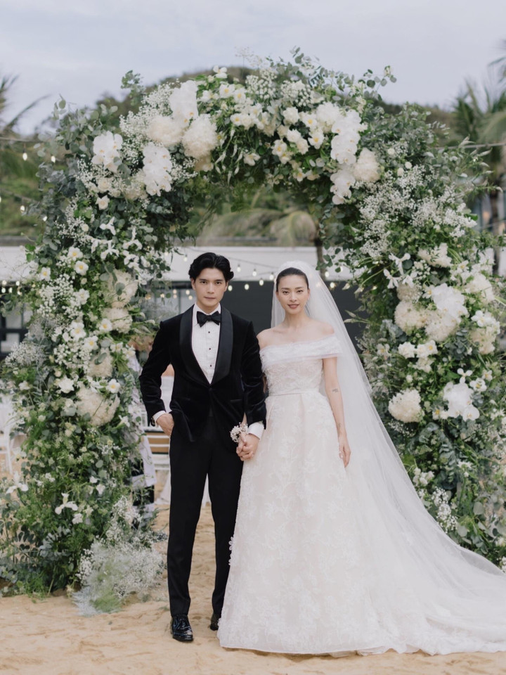 Ngô Thanh Vân được chồng trẻ kém 11 tuổi cưng chiều 'như bà hoàng' - 13