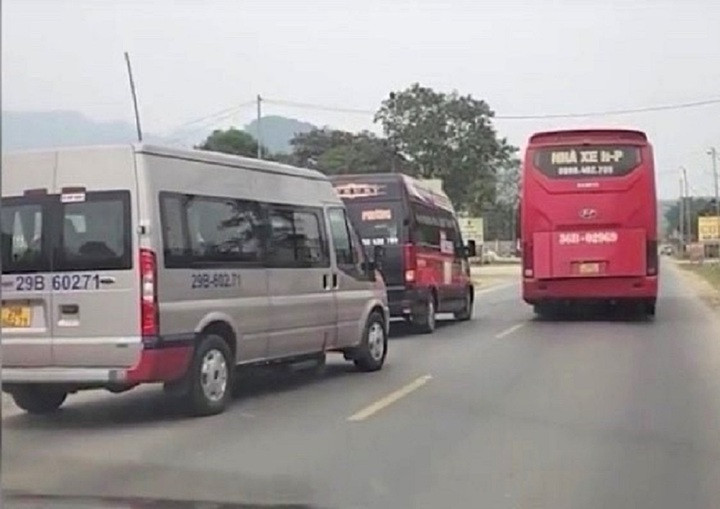 Khởi tố 2 tài xế chèn ép xe khách trên đường Hồ Chí Minh - 1