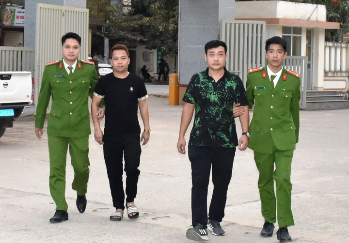 Khởi tố 2 tài xế chèn ép xe khách trên đường Hồ Chí Minh - 2