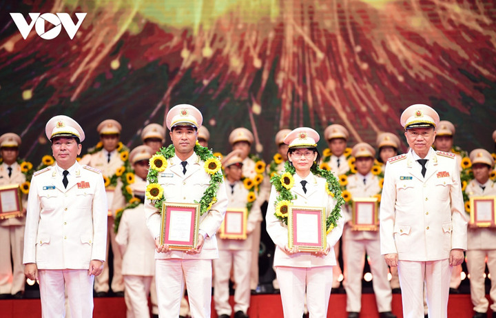 Sáu điều Bác Hồ dạy - kim chỉ nam cho mọi hoạt động của lực lượng CAND - 2