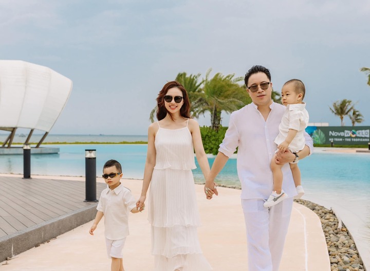 Sao Việt 13/3: Hoài Linh lộ diện tươi tắn, Lý Hải bế con gái lớn phổng phao - 3
