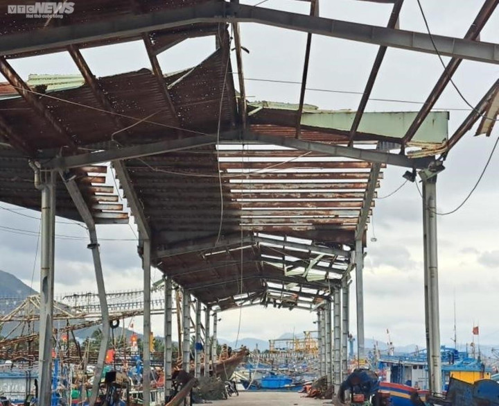 Tử thần 'rình rập' trên đầu ngư dân tại Cảng cá Đề Gi, Bình Định - 5