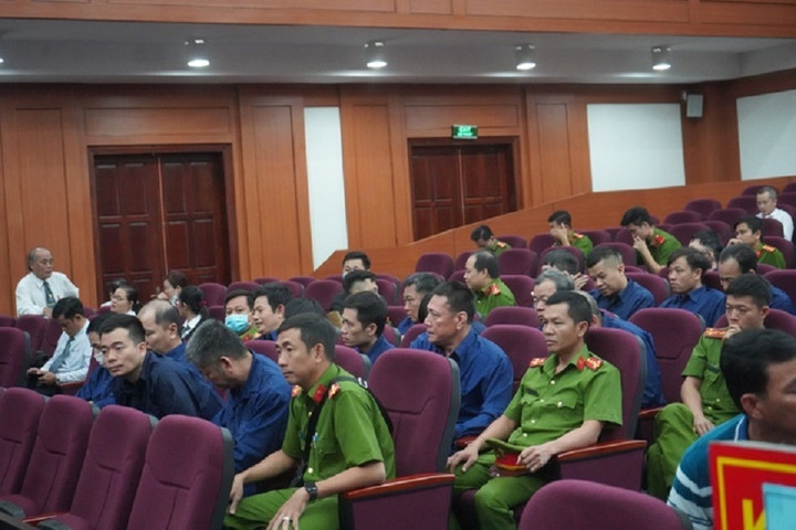 Hoãn xử phúc thẩm vụ buôn lậu 200 triệu lít xăng - 3