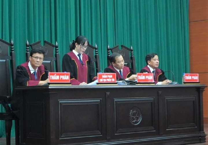 Hoãn xử phúc thẩm vụ buôn lậu 200 triệu lít xăng - 1